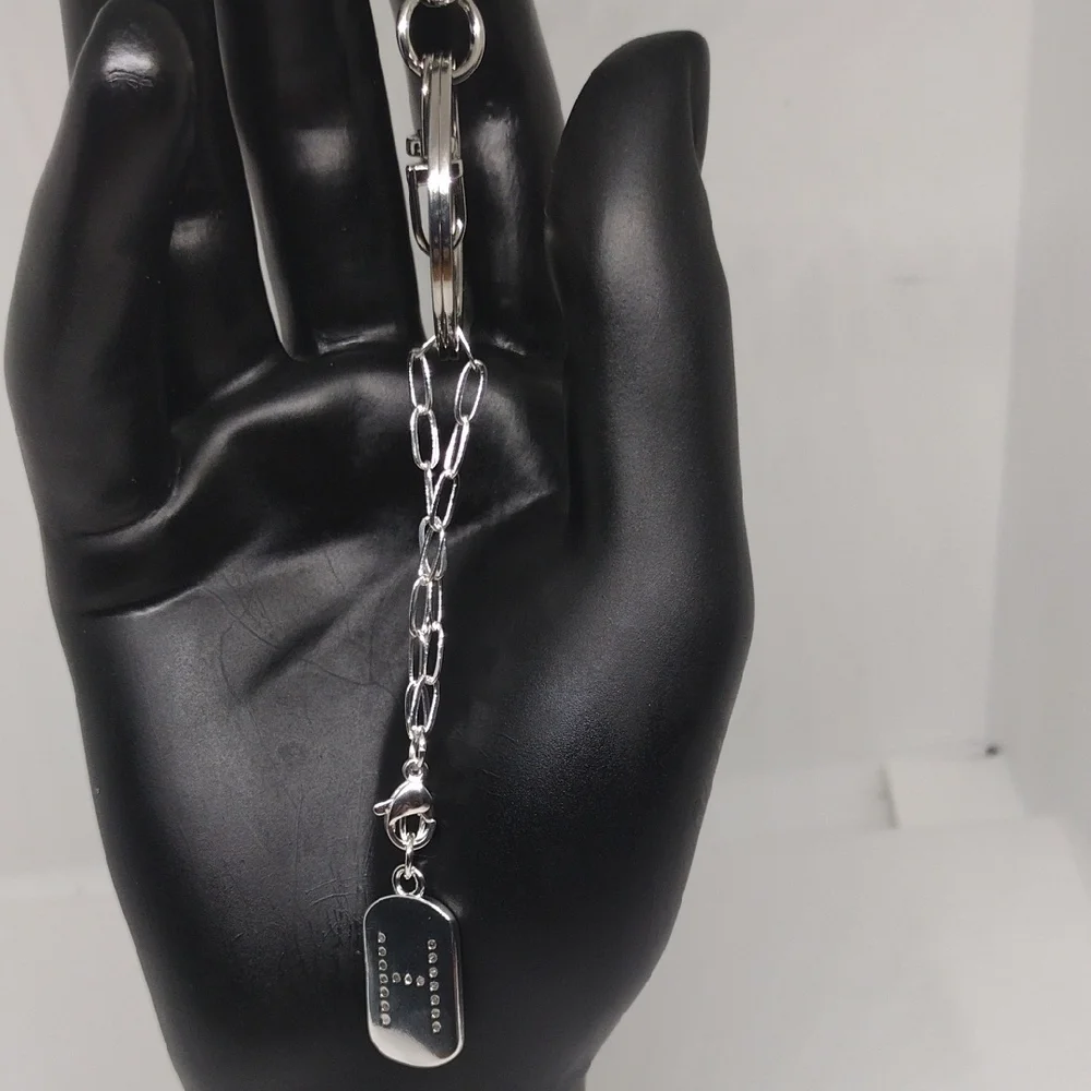 Elegant Silver Keychain with Stylish ‘H’ Pendant – Perfect Gift